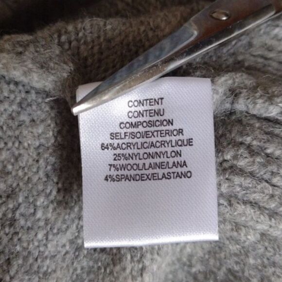 NWT WAYF Sweater  - Picture 8 of 9